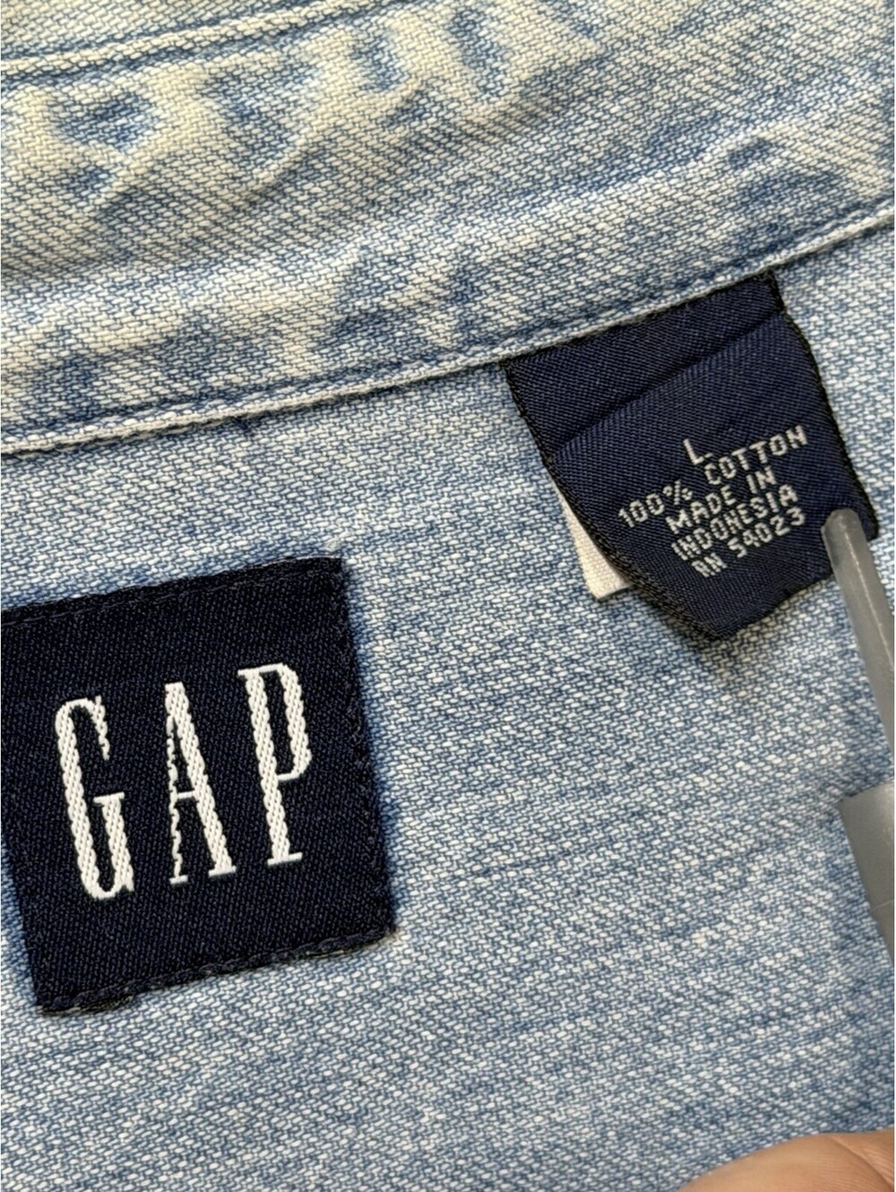 Gap Light Wash Chambray Button-Down Shirt Men’s